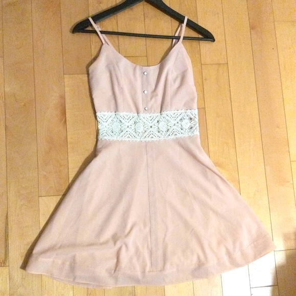 Cal's peach and lace dress - Picture 1 of 4